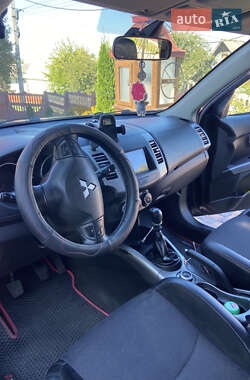 Внедорожник / Кроссовер Mitsubishi Outlander 2011 в 