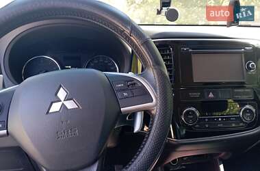 Внедорожник / Кроссовер Mitsubishi Outlander 2013 в 