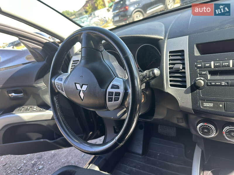 Позашляховик / Кросовер Mitsubishi Outlander 2009 в Ніжині