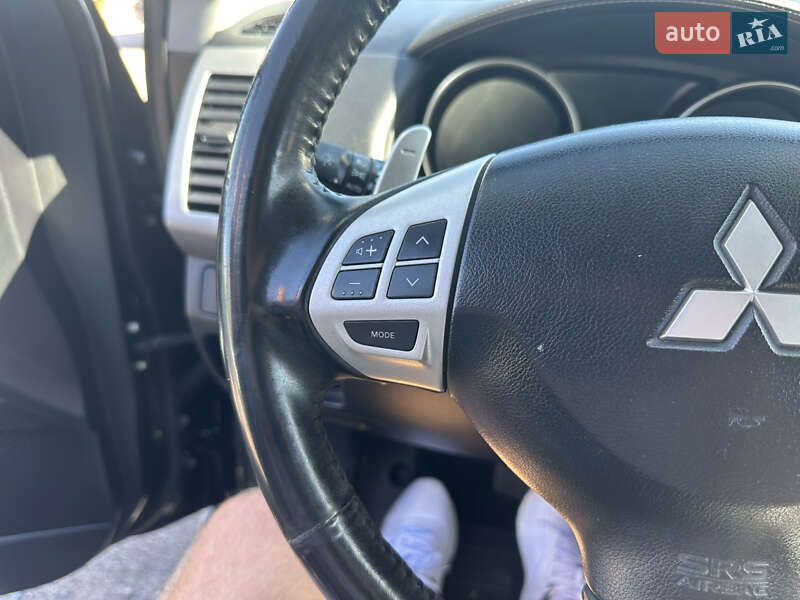 Позашляховик / Кросовер Mitsubishi Outlander 2009 в Ніжині
