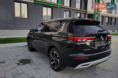 Внедорожник / Кроссовер Mitsubishi Outlander 2022 в 