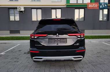 Внедорожник / Кроссовер Mitsubishi Outlander 2022 в 