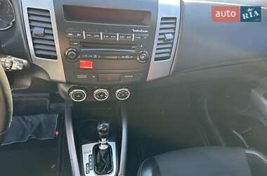 Внедорожник / Кроссовер Mitsubishi Outlander 2010 в 
