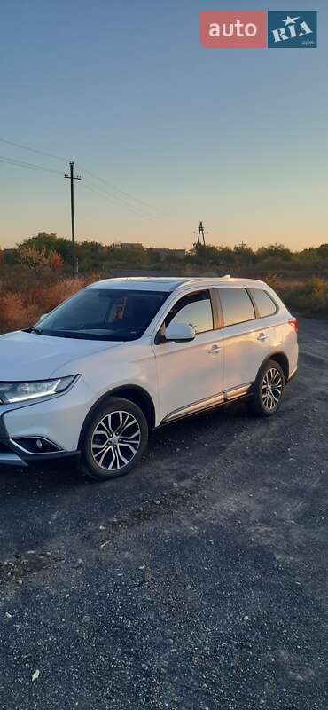Внедорожник / Кроссовер Mitsubishi Outlander 2018 в Слобожанском