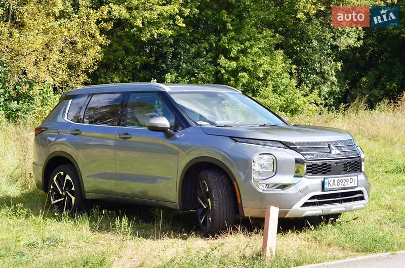 Позашляховик / Кросовер Mitsubishi Outlander 2023 в Києві