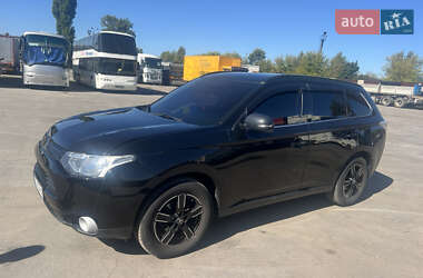 Внедорожник / Кроссовер Mitsubishi Outlander 2013 в 
