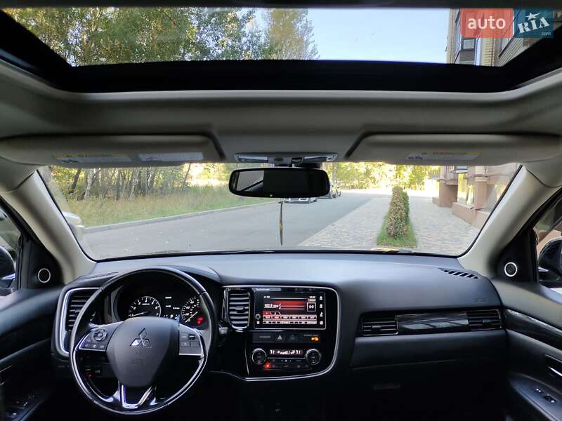 Внедорожник / Кроссовер Mitsubishi Outlander 2017 в Чернигове