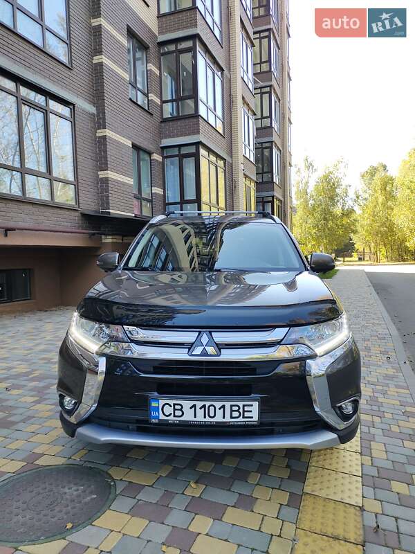 Внедорожник / Кроссовер Mitsubishi Outlander 2017 в Чернигове