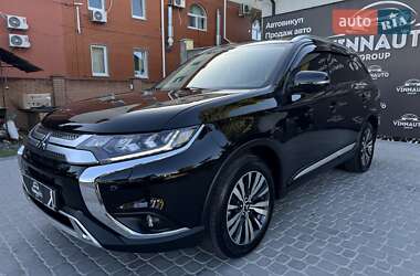 Внедорожник / Кроссовер Mitsubishi Outlander 2021 в 
