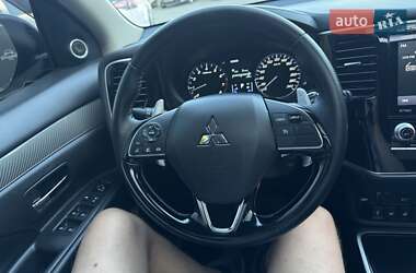 Внедорожник / Кроссовер Mitsubishi Outlander 2021 в 