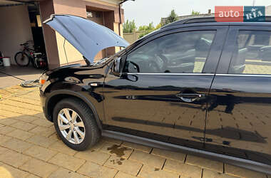 Внедорожник / Кроссовер Mitsubishi Outlander 2014 в 