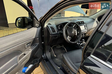 Внедорожник / Кроссовер Mitsubishi Outlander 2014 в 