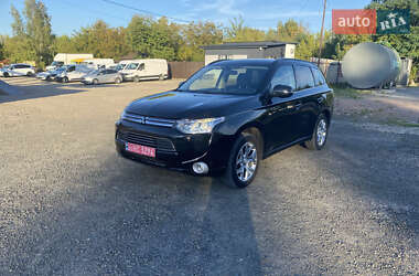 Внедорожник / Кроссовер Mitsubishi Outlander 2013 в Нововолынске