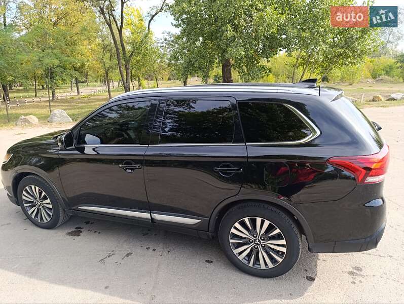 Внедорожник / Кроссовер Mitsubishi Outlander 2020 в Павлограде