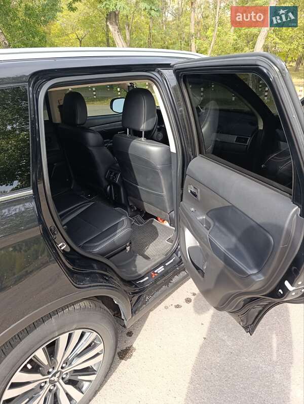 Внедорожник / Кроссовер Mitsubishi Outlander 2020 в Павлограде