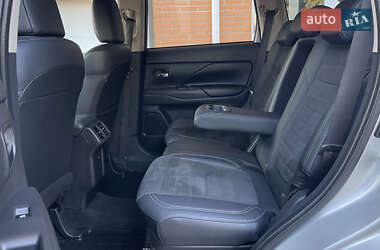 Внедорожник / Кроссовер Mitsubishi Outlander 2020 в 