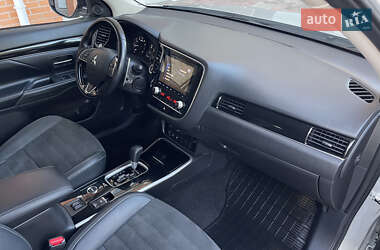 Внедорожник / Кроссовер Mitsubishi Outlander 2020 в 