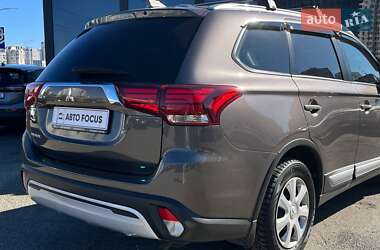 Внедорожник / Кроссовер Mitsubishi Outlander 2021 в 