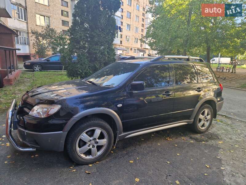 Внедорожник / Кроссовер Mitsubishi Outlander 2005 в 
