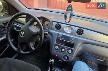 Внедорожник / Кроссовер Mitsubishi Outlander 2005 в 