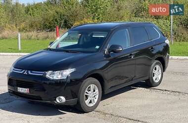 Внедорожник / Кроссовер Mitsubishi Outlander 2013 в 