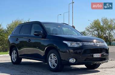 Внедорожник / Кроссовер Mitsubishi Outlander 2013 в 