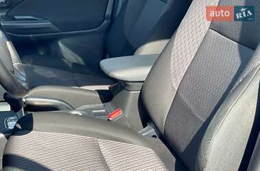 Внедорожник / Кроссовер Mitsubishi Outlander 2013 в 