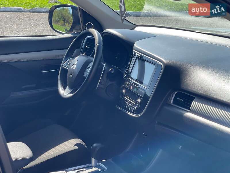 Внедорожник / Кроссовер Mitsubishi Outlander 2013 в Ужгороде