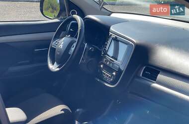Внедорожник / Кроссовер Mitsubishi Outlander 2013 в 