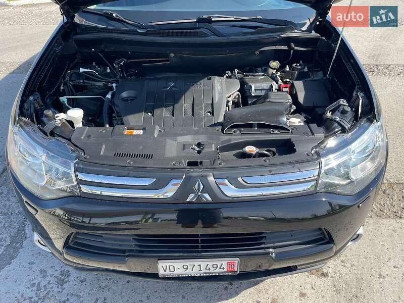 Внедорожник / Кроссовер Mitsubishi Outlander 2013 в Ужгороде