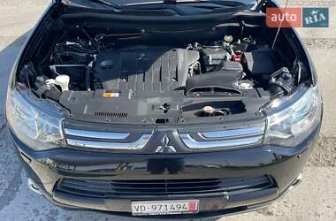 Внедорожник / Кроссовер Mitsubishi Outlander 2013 в 