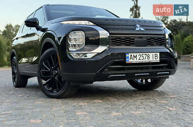 Внедорожник / Кроссовер Mitsubishi Outlander 2024 в Житомире