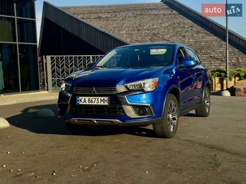 Внедорожник / Кроссовер Mitsubishi Outlander 2016 в Киеве