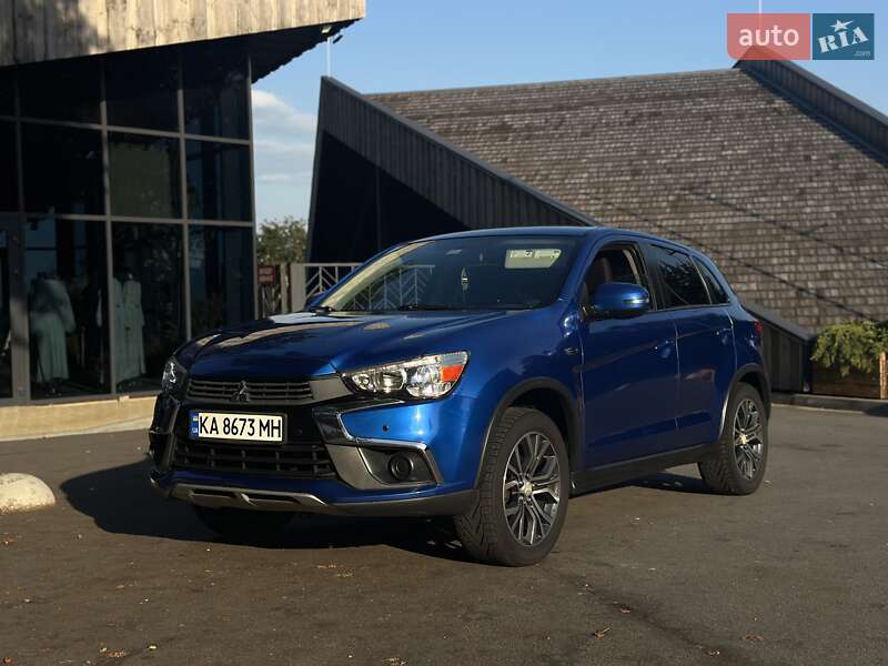 Внедорожник / Кроссовер Mitsubishi Outlander 2016 в Киеве