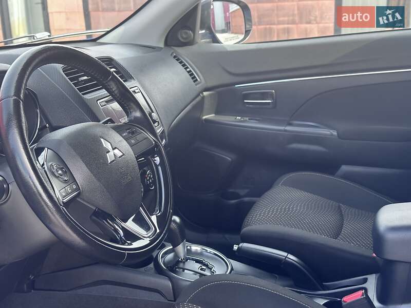 Внедорожник / Кроссовер Mitsubishi Outlander 2016 в Киеве