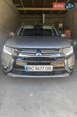 Внедорожник / Кроссовер Mitsubishi Outlander 2018 в 