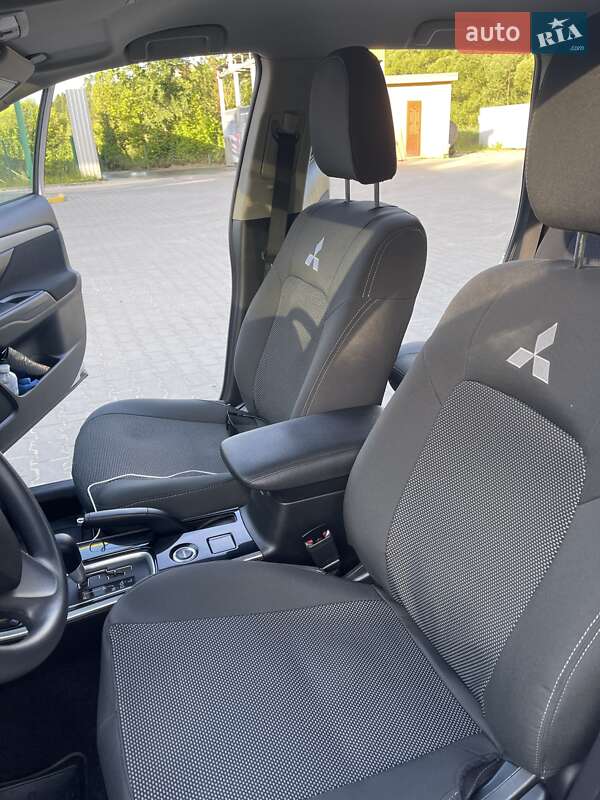 Внедорожник / Кроссовер Mitsubishi Outlander 2018 в Львове фото 11 Внедорожник / Кроссовер Mitsubishi Outlander 2018 в Львове