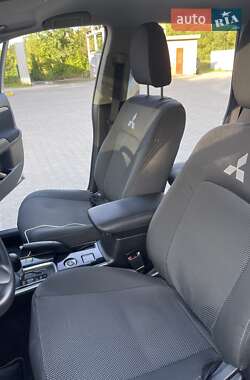 Внедорожник / Кроссовер Mitsubishi Outlander 2018 в 