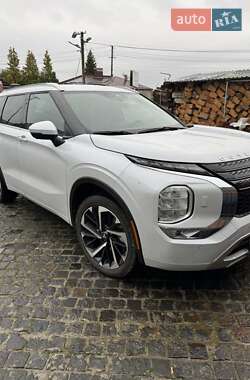 Внедорожник / Кроссовер Mitsubishi Outlander 2022 в Львове