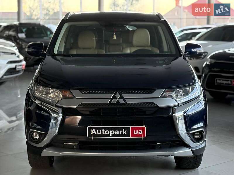 Позашляховик / Кросовер Mitsubishi Outlander 2016 в Одесі