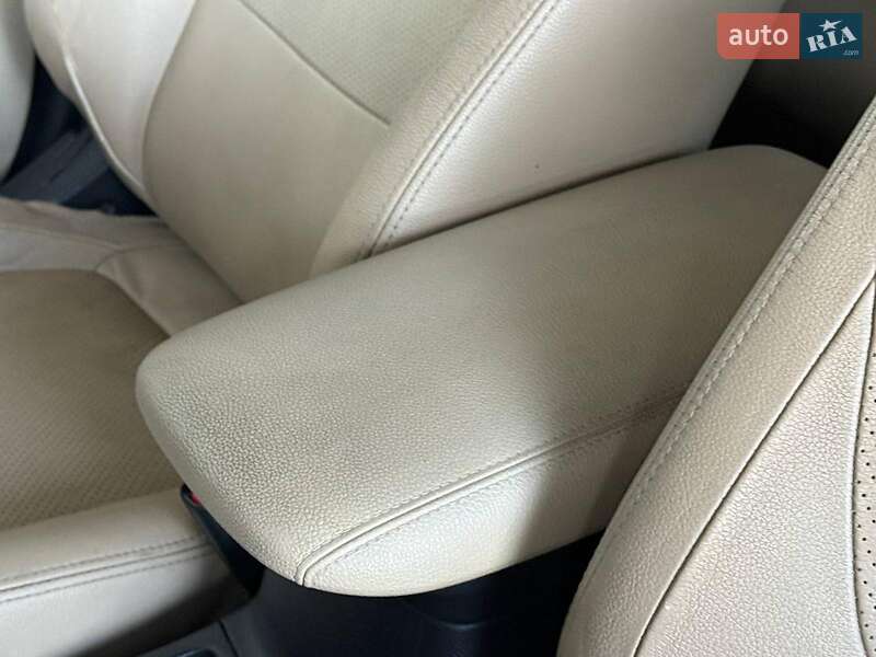 Позашляховик / Кросовер Mitsubishi Outlander 2016 в Одесі