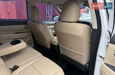 Внедорожник / Кроссовер Mitsubishi Outlander 2015 в 