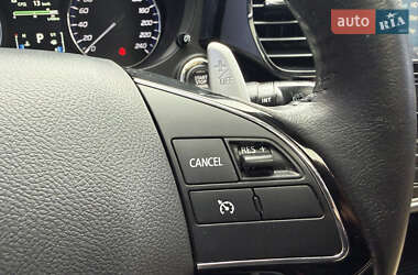 Внедорожник / Кроссовер Mitsubishi Outlander 2015 в 