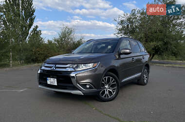 Внедорожник / Кроссовер Mitsubishi Outlander 2015 в Кривом Роге