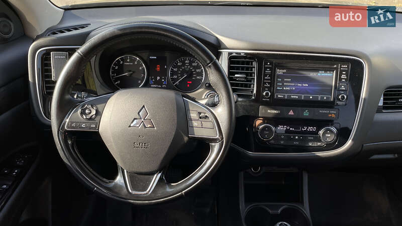 Позашляховик / Кросовер Mitsubishi Outlander 2015 в Кривому Розі фото 11 Позашляховик / Кросовер Mitsubishi Outlander 2015 в Кривому Розі