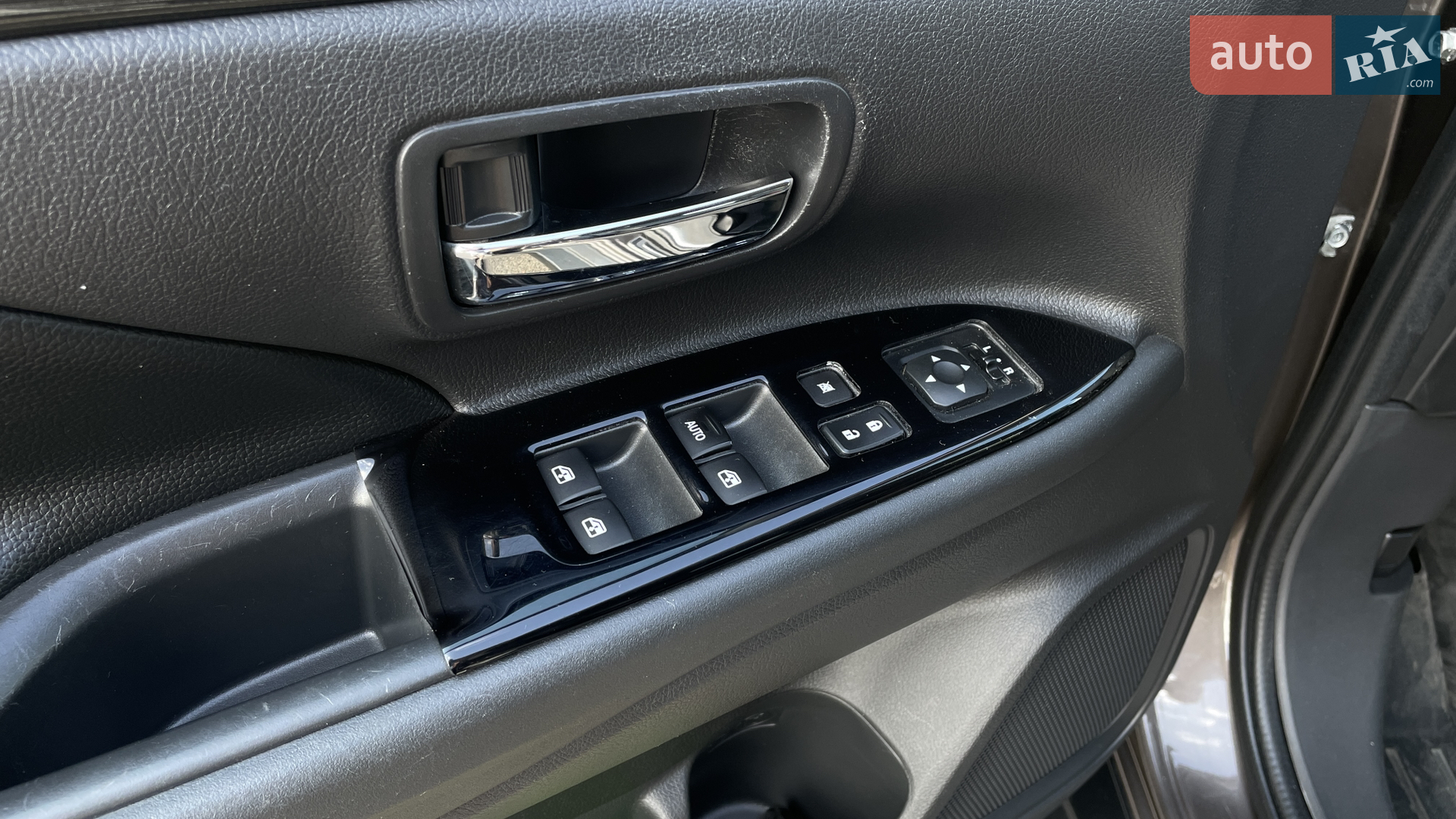 2015 Mitsubishi Outlander - мініатюра 13