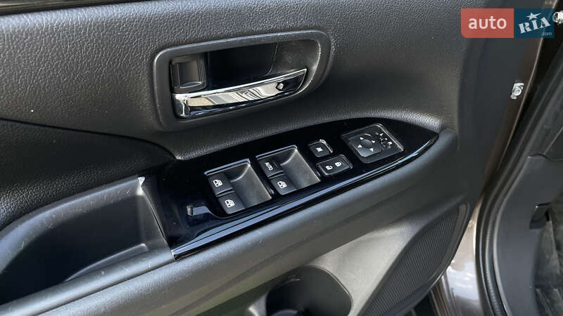 Позашляховик / Кросовер Mitsubishi Outlander 2015 в Кривому Розі фото 13 Позашляховик / Кросовер Mitsubishi Outlander 2015 в Кривому Розі