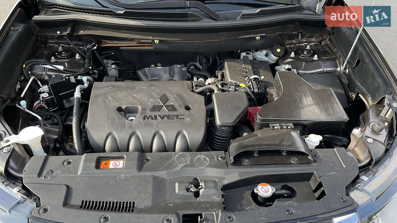 Позашляховик / Кросовер Mitsubishi Outlander 2015 в Кривому Розі фото 27 Позашляховик / Кросовер Mitsubishi Outlander 2015 в Кривому Розі