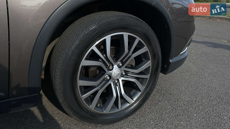 Позашляховик / Кросовер Mitsubishi Outlander 2015 в Кривому Розі фото 24 Позашляховик / Кросовер Mitsubishi Outlander 2015 в Кривому Розі