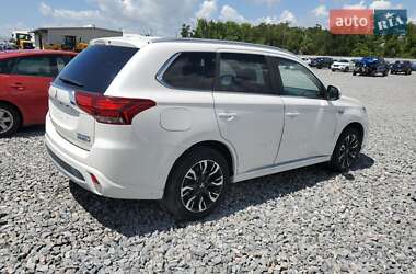 Внедорожник / Кроссовер Mitsubishi Outlander 2018 в 